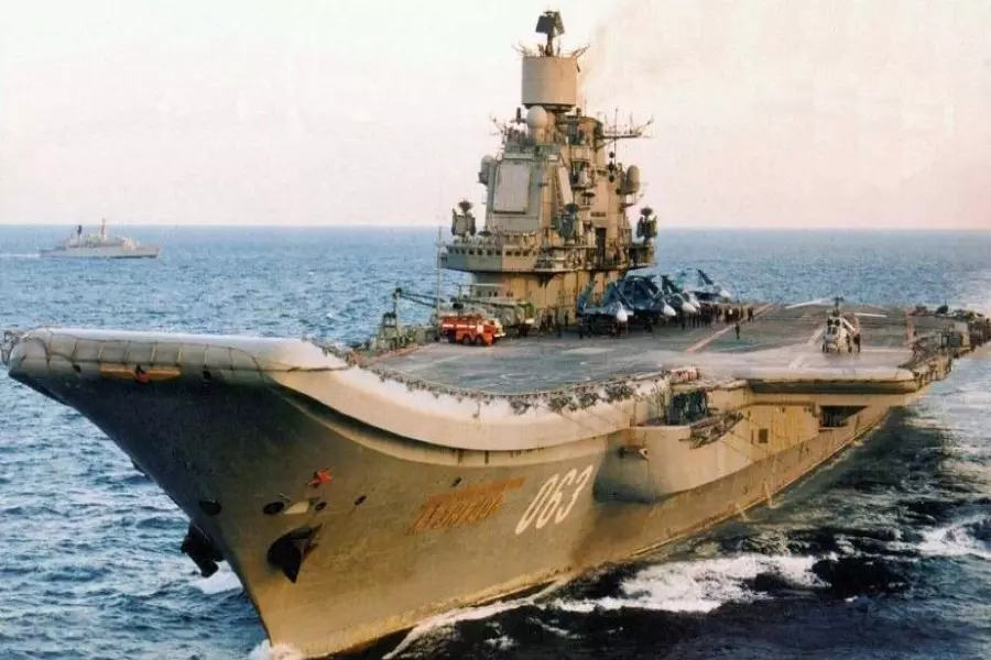 الأركان الروسية: سحبنا "الأميرال كوزنيتسوف" وطراد "بطرس الأكبر" ومجموعة السفن المرافقة لهما