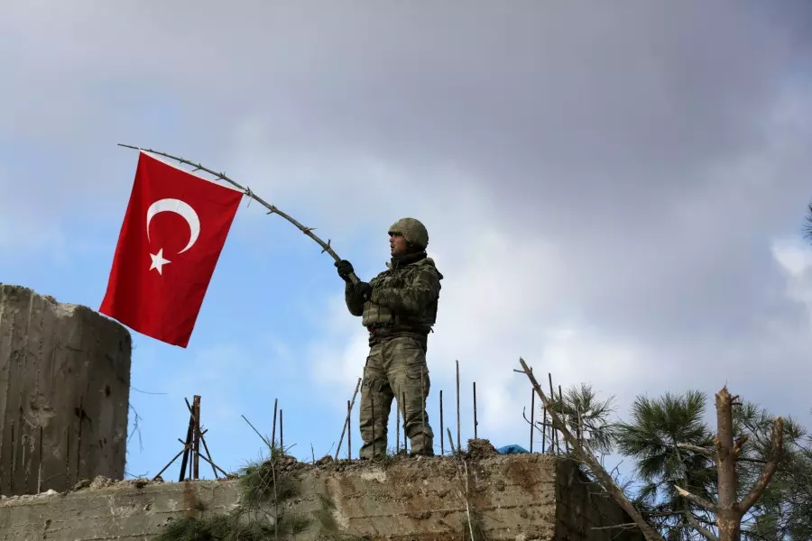 صحيفة حرييت: أنقرة ستطلب من واشنطن تسليمها القواعد الأمريكية في سوريا بعد انسحابها