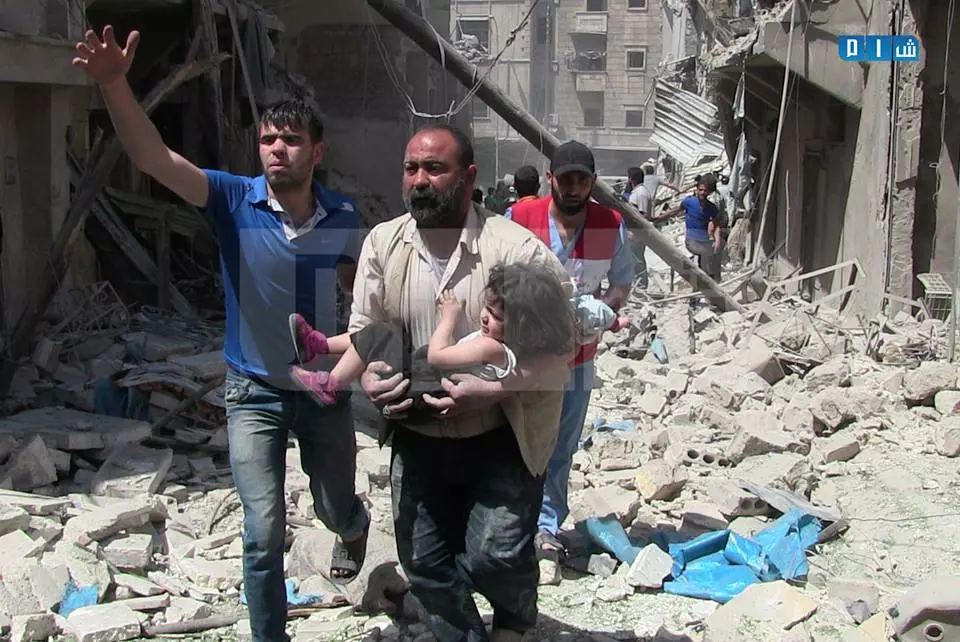 ماذا يعني أن تدفن حياً أو توأد عائلتك أو تنتظر من لن يأتي !؟ .. في "حلب" وحدها تعلم المعنى