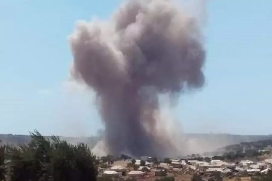 طيران الاحتلال الروسي يستهدف مخيماً للنازحين شمالي إدلب ويوقع جرحى بين قاطنيه