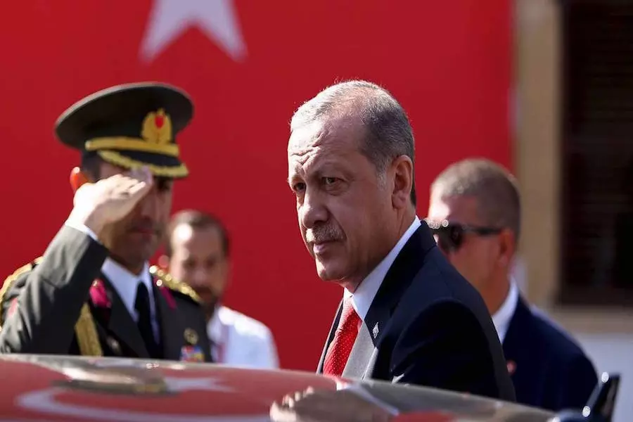 شرط عدم مشاركة “الأكراد” .. أردوغان يجدد استعداده للمشاركة في معركة “الرقة” إلى جانب أمريكا