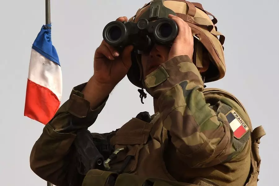 فرنسا تؤكد استمرار وجودها عسكريا بسوريا