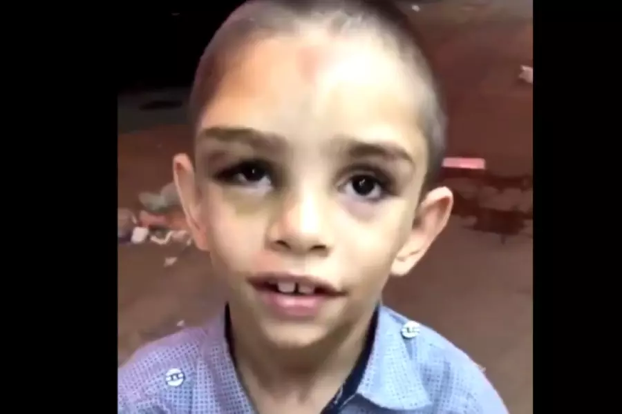غضب سعودي عبر "تويتر" ضد تعنيف طفل سوري والسلطات تتدخل