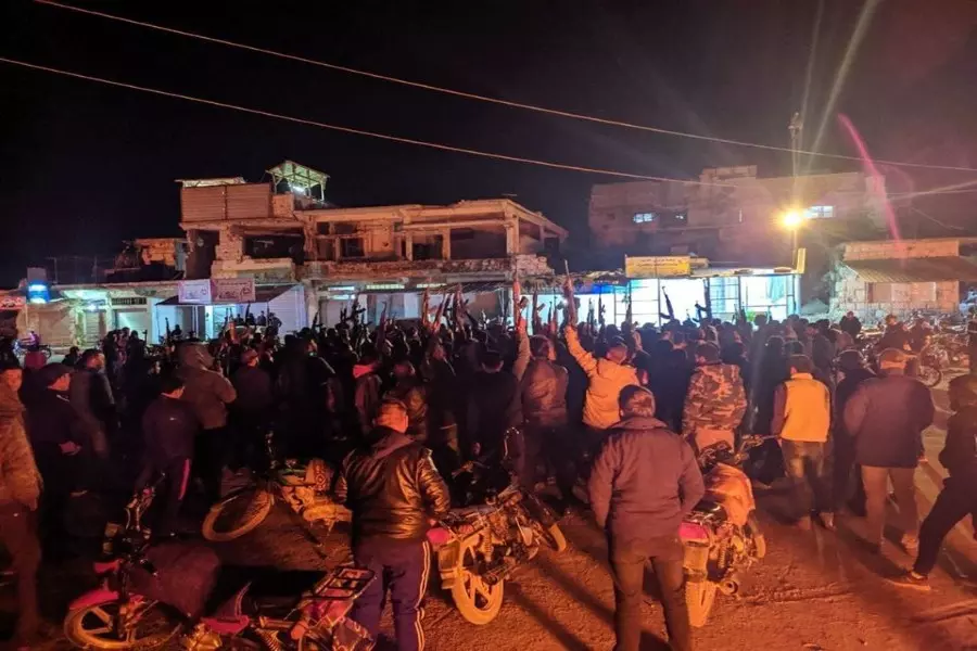 "الموت ولا المذلة" ... غليان واحتجاجات في ساحة "العمري" بدرعا البلد