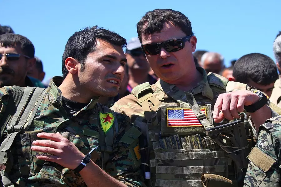 مسؤولون أمريكيون يقترحون ترك السلاح لـ" الوحدات الكردية" بعد الانسحاب من سوريا