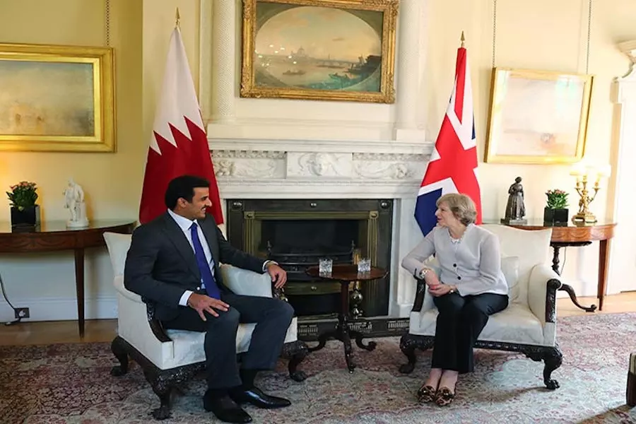 التركيز على وقف التهجير القسري .. أمير قطر يبحث في بريطانيا الملف السوري