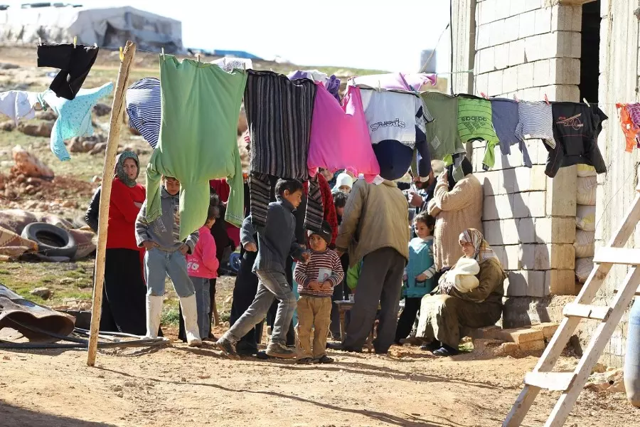 صحيفة لبنانية: إجلاء 500 سوري من لبنان الى سوريا بتنسيق مع النظام