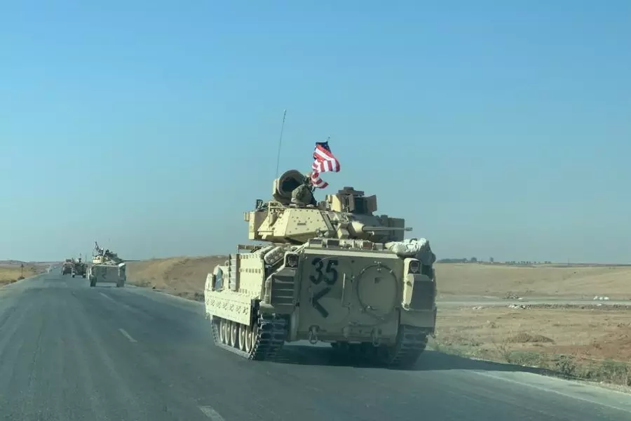 دبابات "أبرامز" الأمريكية تدخل سوريا لأول مرة باتجاه حقول النفط شرقي الفرات