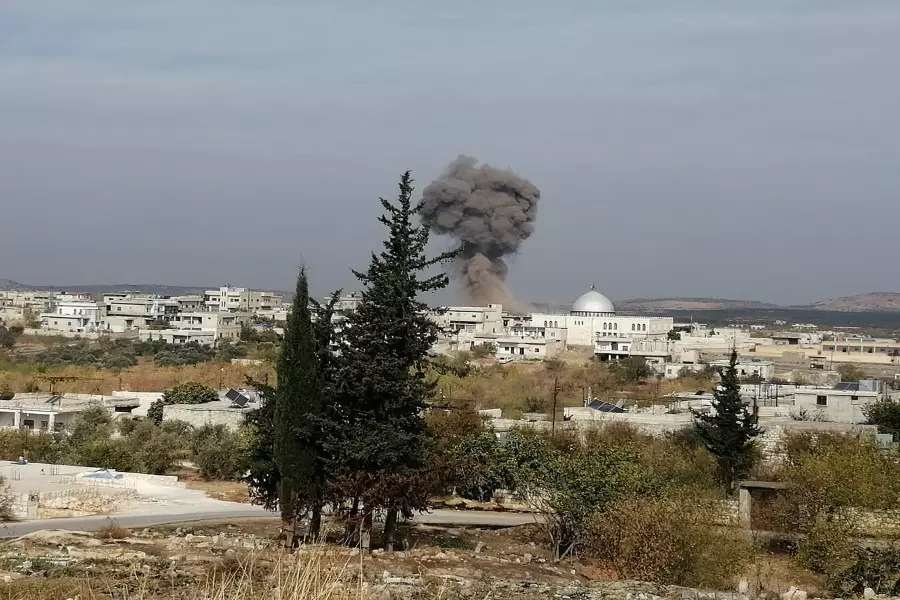 قصف جوي روسي وأسدي بالصواريخ والبراميل على ريف إدلب الجنوبي