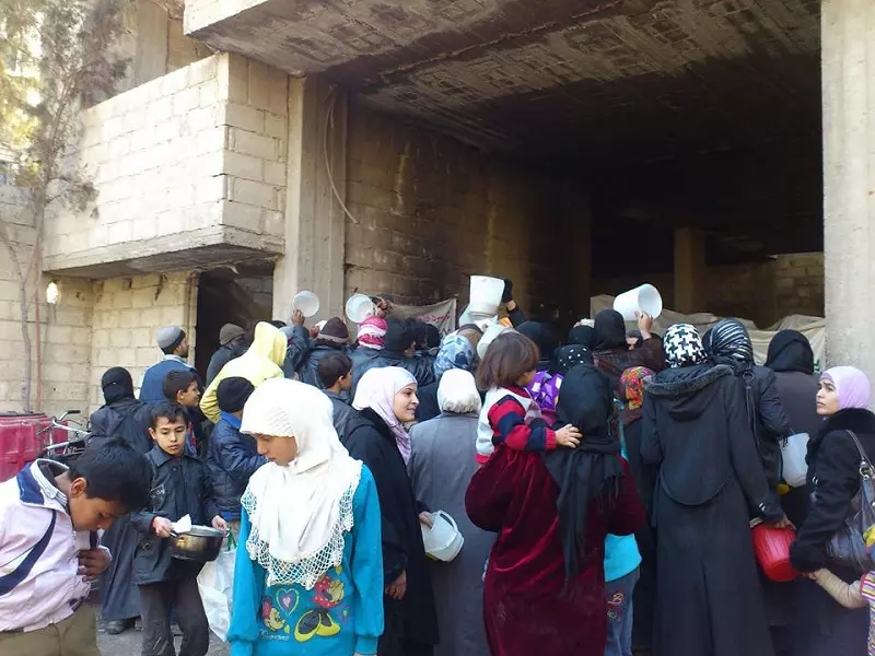 "الشوربة" مشروع الإطعام الوحيد .. الموت جوعاً يخيم على جنوب دمشق