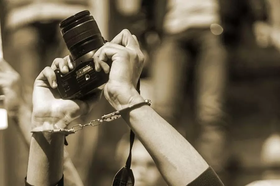 في اليوم العالمي لحرية الصحافة ... إعلاميو إدلب بين مطرقتي "الاعتقال أو الصمت"