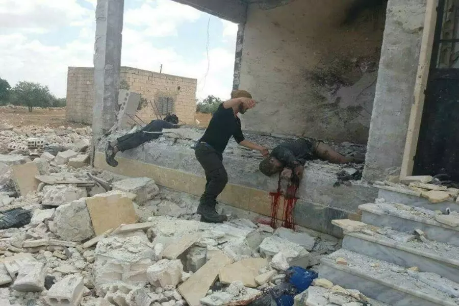 عشرات الشهداء والجرحى في هجوم انتحاري استهدف مقرا لأحرار الشام في ادلب