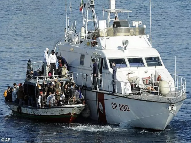 إيطاليا تنجح بإنقاذ 800 مهاجر غير شرعي بينهم عشرات السوريين