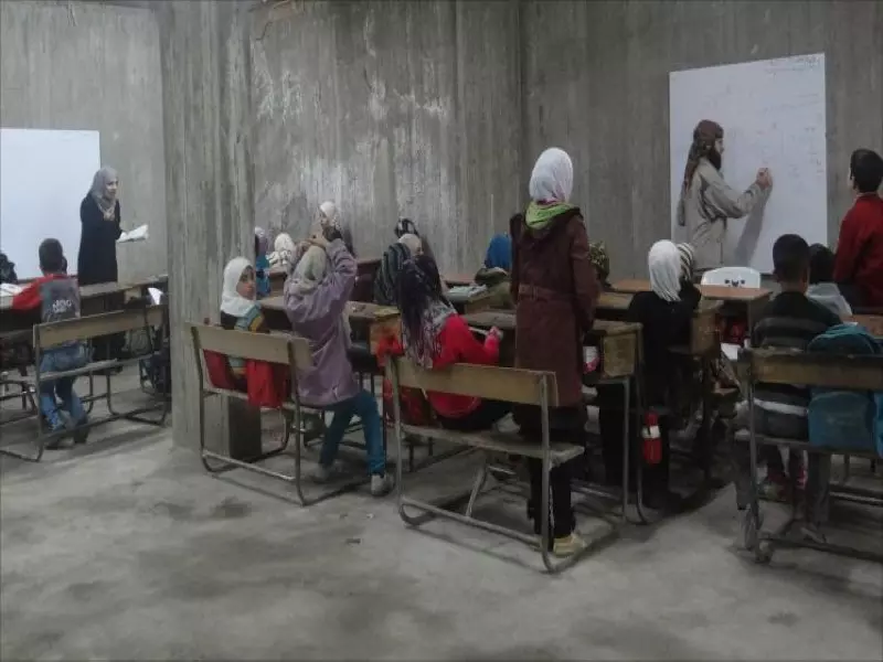 سوريون يبتكرون مدارس “الأقبية” لتجنب استهداف القصف الروسي