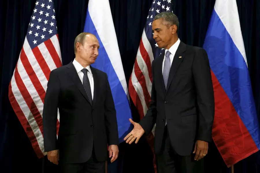 كاتب أمريكي: ضعف باراك أوباما يعزز نفوذ بوتين بالشرق الأوسط