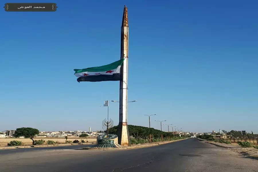 على خلفية رفع "علم الثورة" بإدلب تحرير الشام تستنفر وأحرار الشام ترد