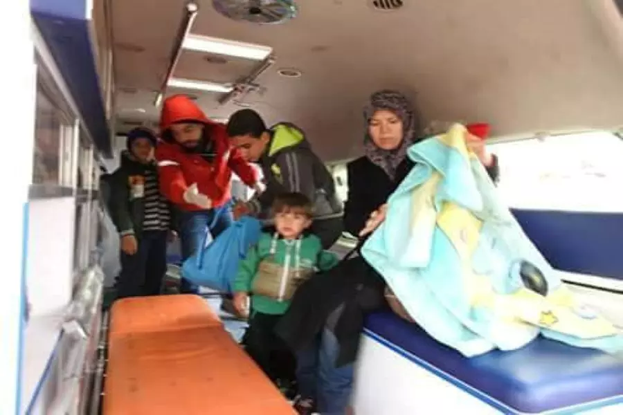 باتفاق مع تحرير الشام الهلال الأحمر يجلي 16 شخصاً من كفريا والفوعة بينهم خمس حالات مرضية