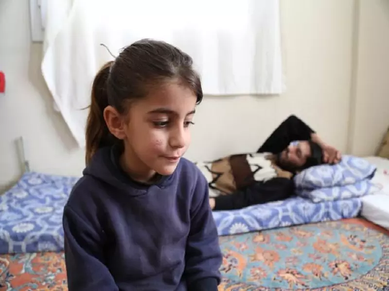 ابنة لاجئ سوري فقد سمعه وبصره في الحرب تناشد الأطباء: خذوا عينيّ وأعطوهما لوالدي