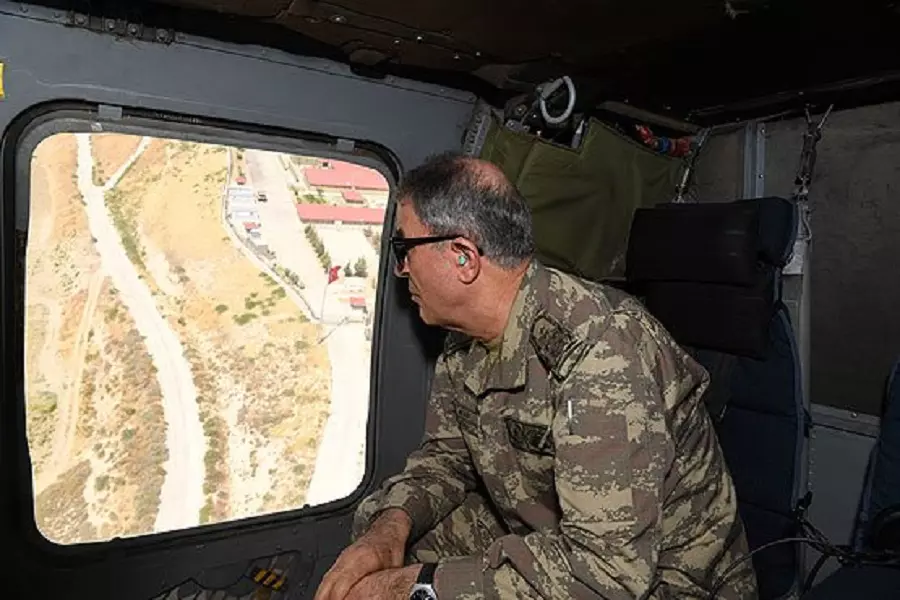 جولة تفقدية لرئيس هيئة الأركان التركية بالقرب من الحدود السورية