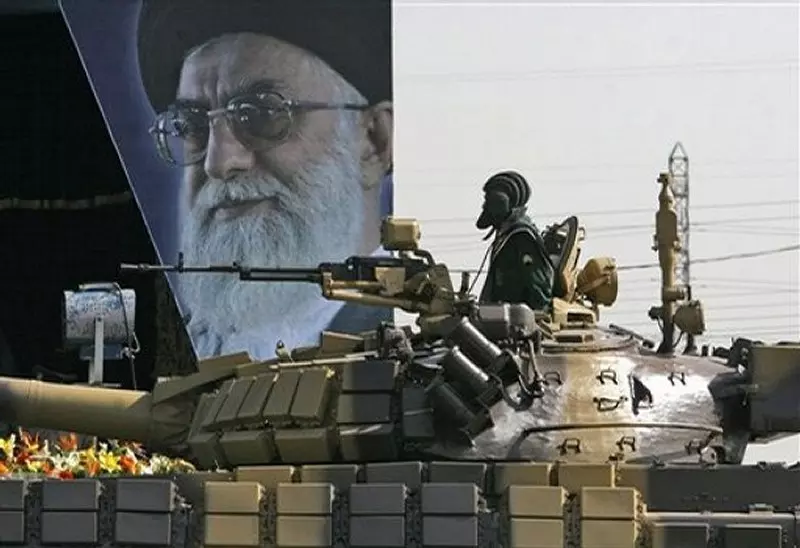 قائد إيراني : الجيش والحرس الثوري يقدمان مهمات استشارية في سوريا بأوامر من خامنئي