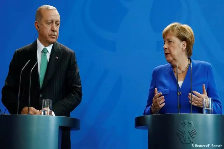 أردوغان وميركل يبحثان تطورات الوضع في ليبيا وسوريا