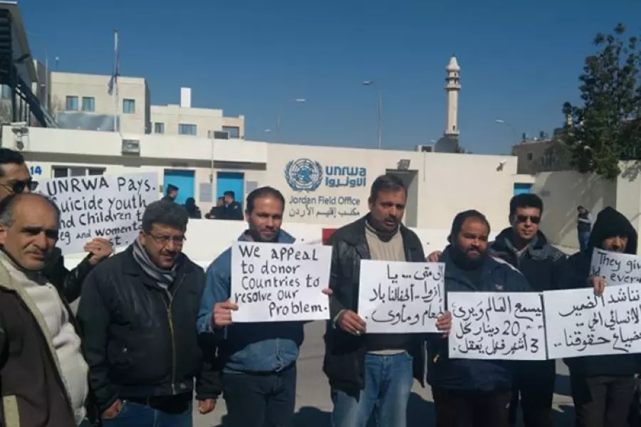 فلسطينيو سوريا في الأردن يحتجون أمام مبنى "الأونروا" لتلبية متطلباتهم