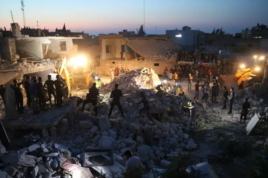 الطيران الحربي يرتكب مجزرة بحق عائلة في مدينة سراقب شرقي إدلب
