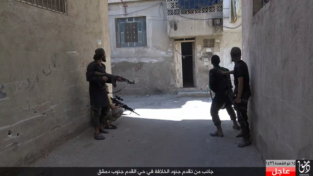 جيش الإسلام يعلن قتل وجرح العشرات من تنظيم الدولة في حي الزين ... و التنظيم يتقدم في القدم