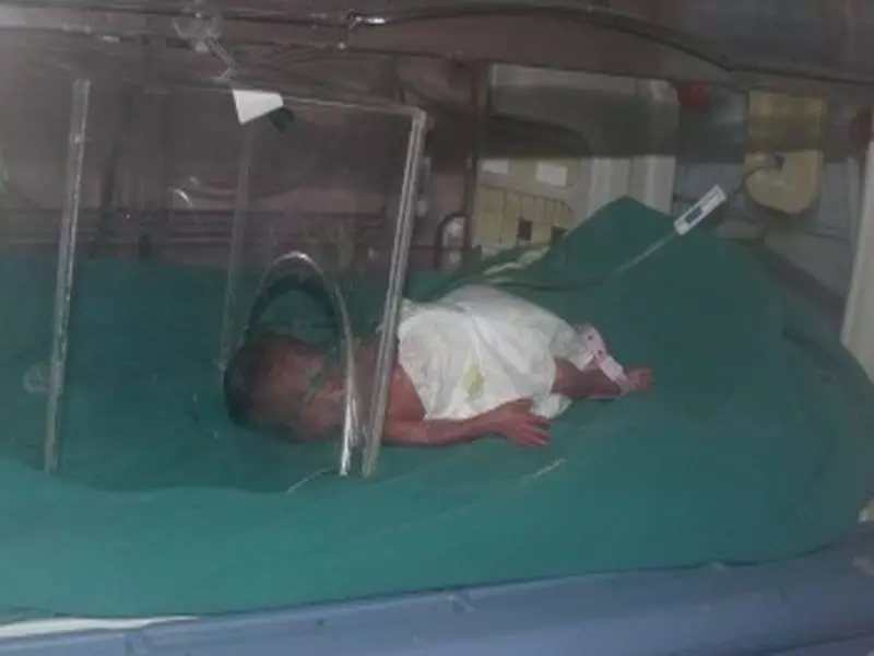 وفاة طفل بسبب نقص المعدات الطبية في حي القابون