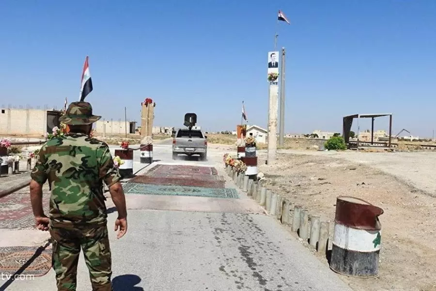 بحماية ميليشيات إيران ... قوات الأسد تنشر عناصر راجلة قرب الحدود العراقية قرب البوكمال