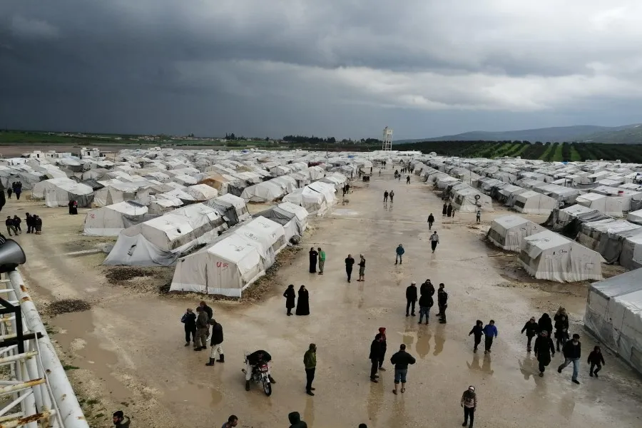 وزارة الأوقاف الفلسطينية تبدأ بتوزيع مساعدات للاجئين الفلسطينيين المهجرين من المدن السورية