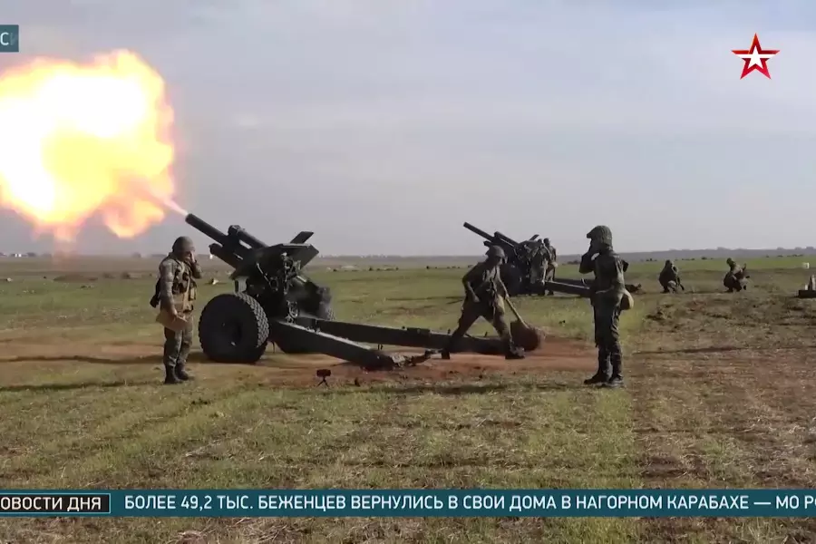 روسيا تخضع عناصر النظام لتدريبات عسكرية على المدفعية والصواريخ