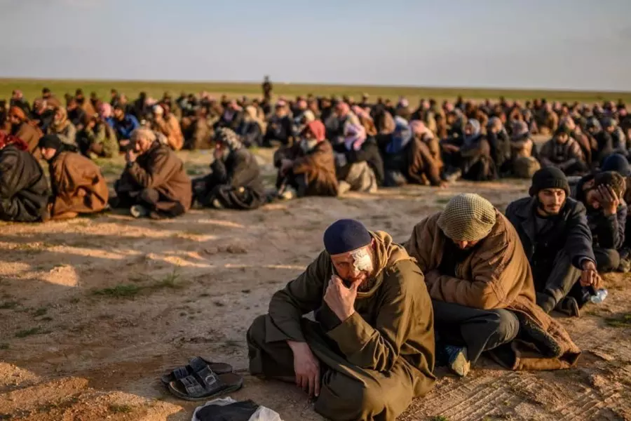 "الإدارة الذاتية" تكشف عدد أسرى "داعش" في سجونها