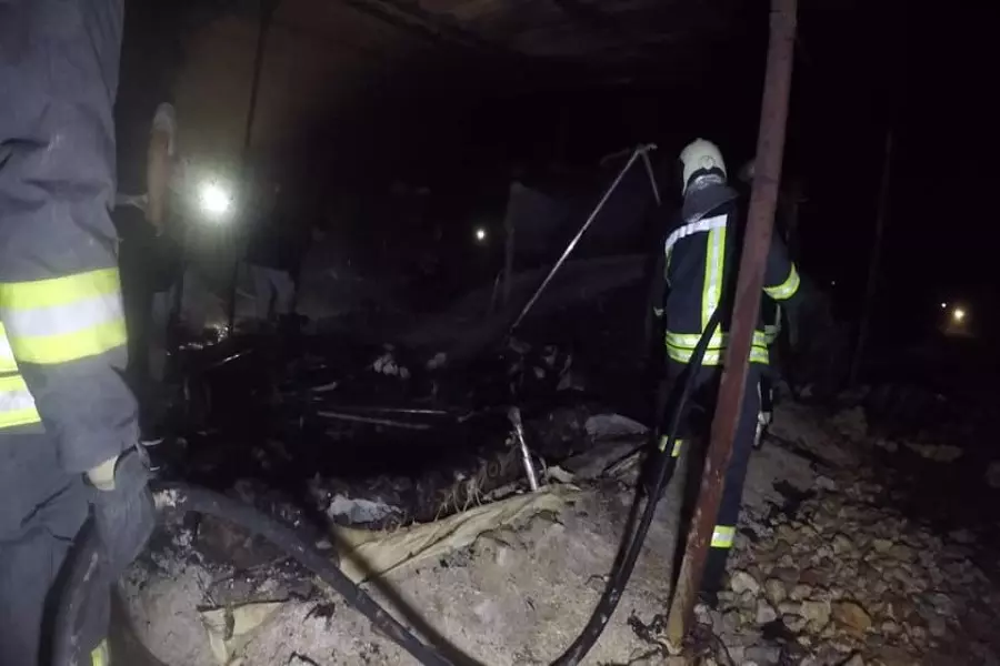 وفاة طفلة وإصابة شقيقتها إثر اندلاع حريق بخيمتهما شمالي إدلب