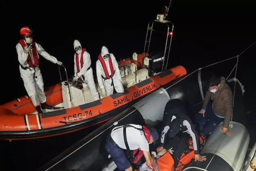 خفر السواحل التركي ينقذ 78 طالب لجوء أجبرتهم اليونان على العودة
