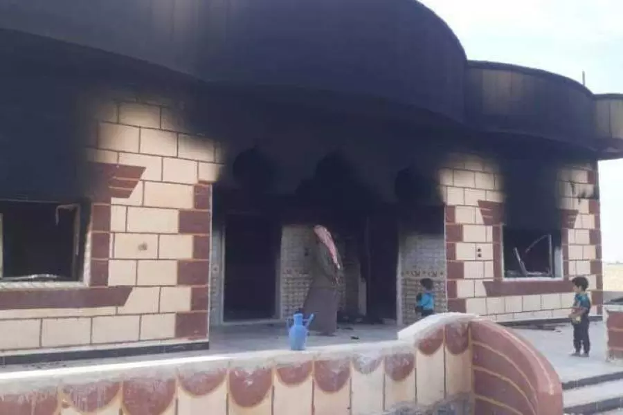 ضحية مدني وسرقة ممتلكات وحرق منازل بهجوم لشبيحة النظام على بلدة شرقي إدلب