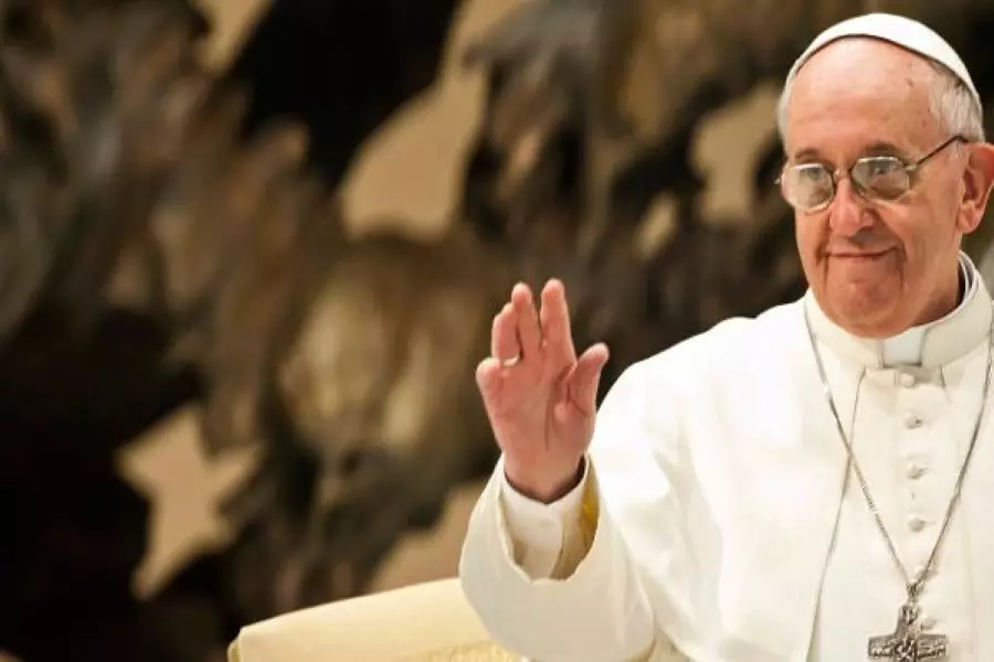 البابا فرنسيس يصلي على نية السلام في سوريا والعراق واليمن