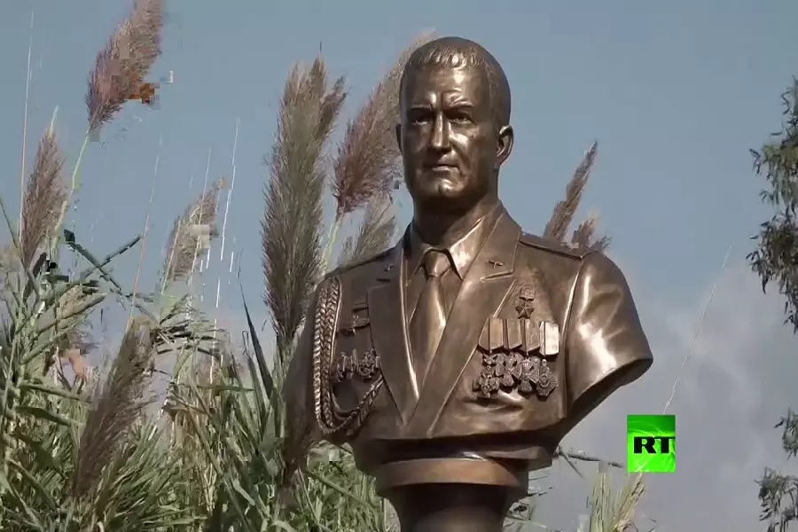 في ذكرى العدوان ... روسيا تُدشن في حميميم نصباً تذكارياً لطيار قتل بسوريا
