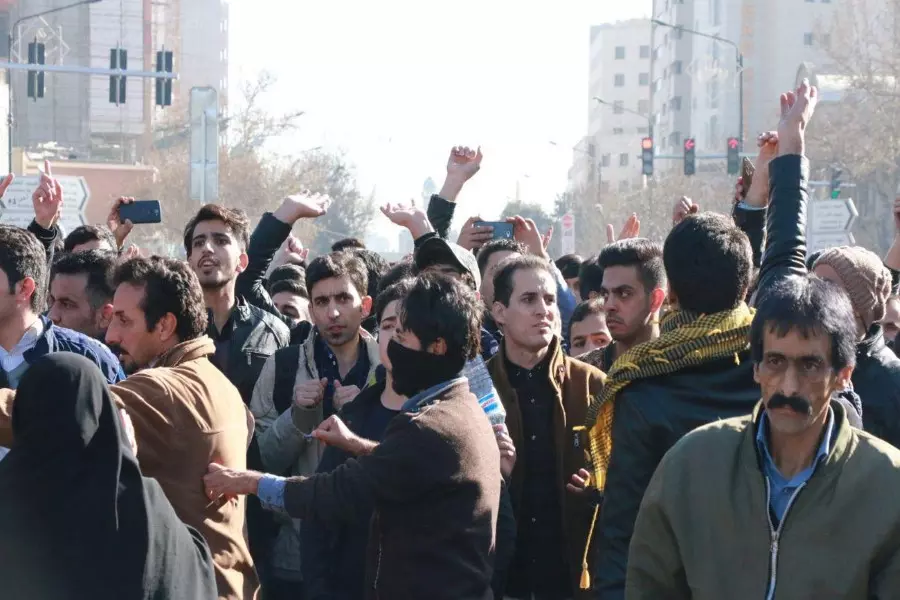 صحيفة أمريكية :: المظاهرات الايرانية ستؤثر على سياستها وتضعف حلفائها في المنطقة