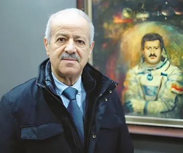 لُقب بـ"آرمسترونغ العرب"... وفاة رائد الفضاء السوري "اللواء محمد فارس" في تركيا
