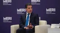 بارزاني يشير لاستحالة حكم سوريا مركزياً ويدعو الكرد للمشاركة السياسية