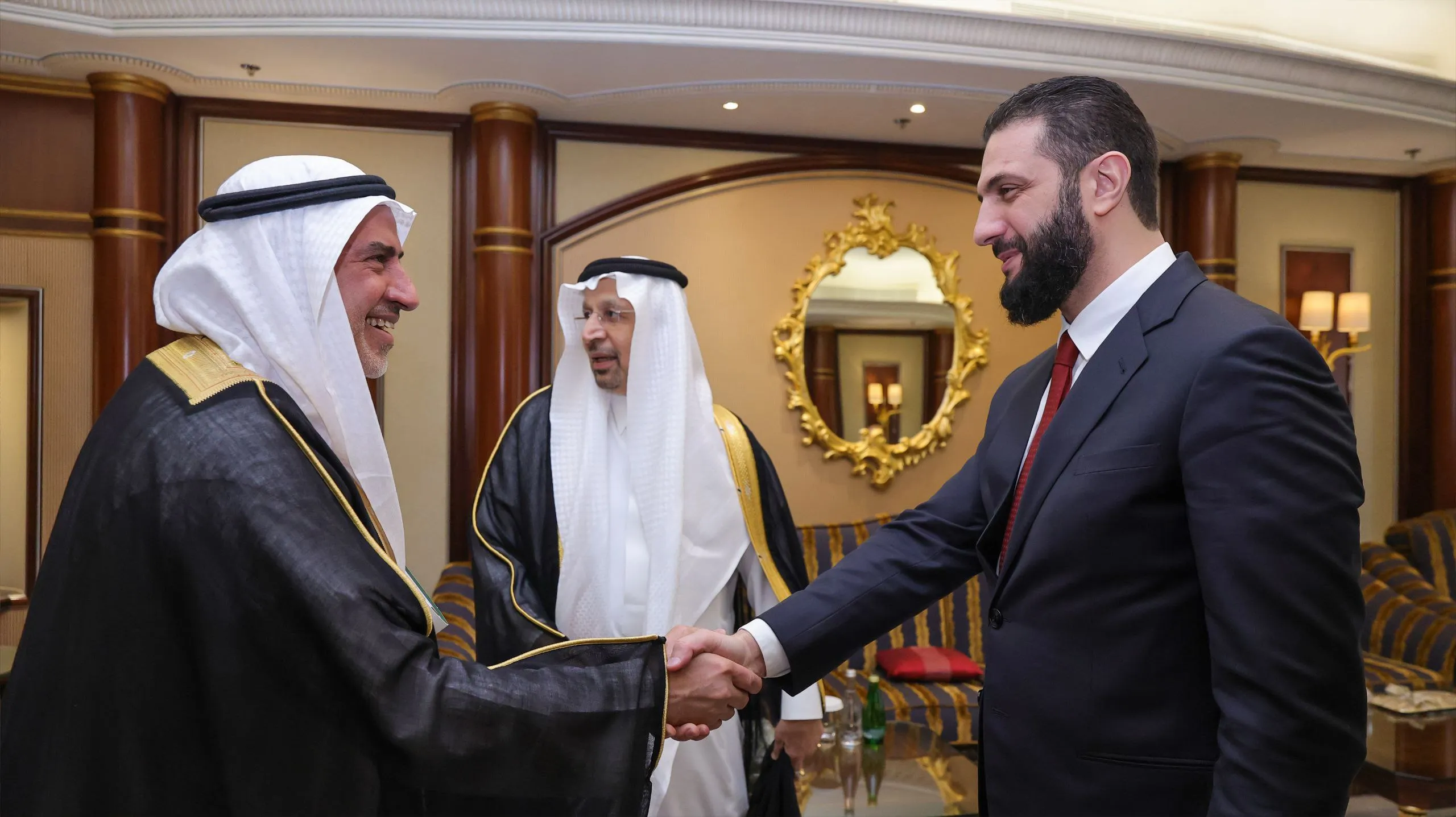 الرئيس الشرع يجري سلسلة لقاءات رفيعة المستوى في الرياض لتعزيز التعاون السوري – السعودي