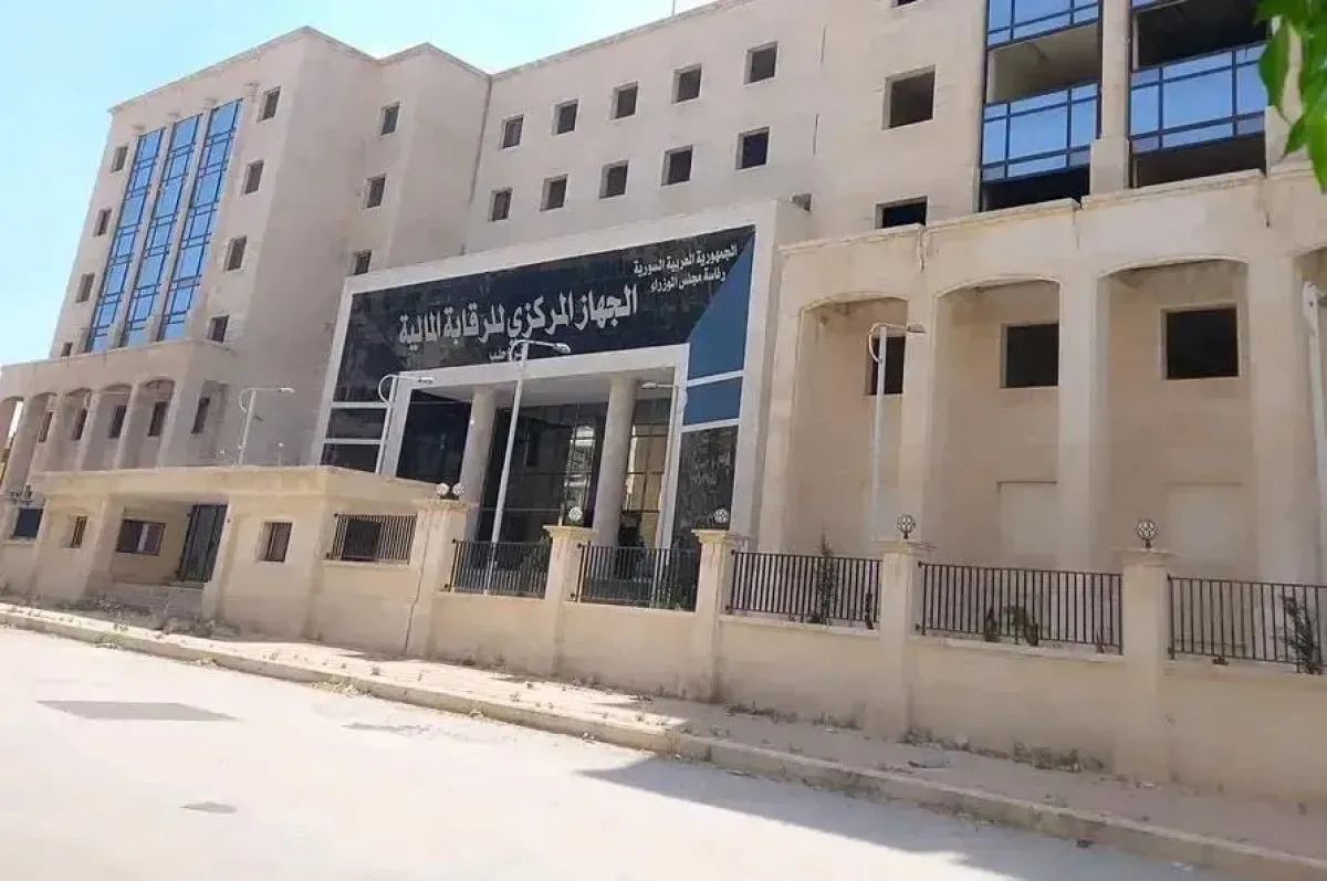 الرقابة تكشف تورط موظفين وجهات خاصة في اختلاس بمؤسسة الطيران