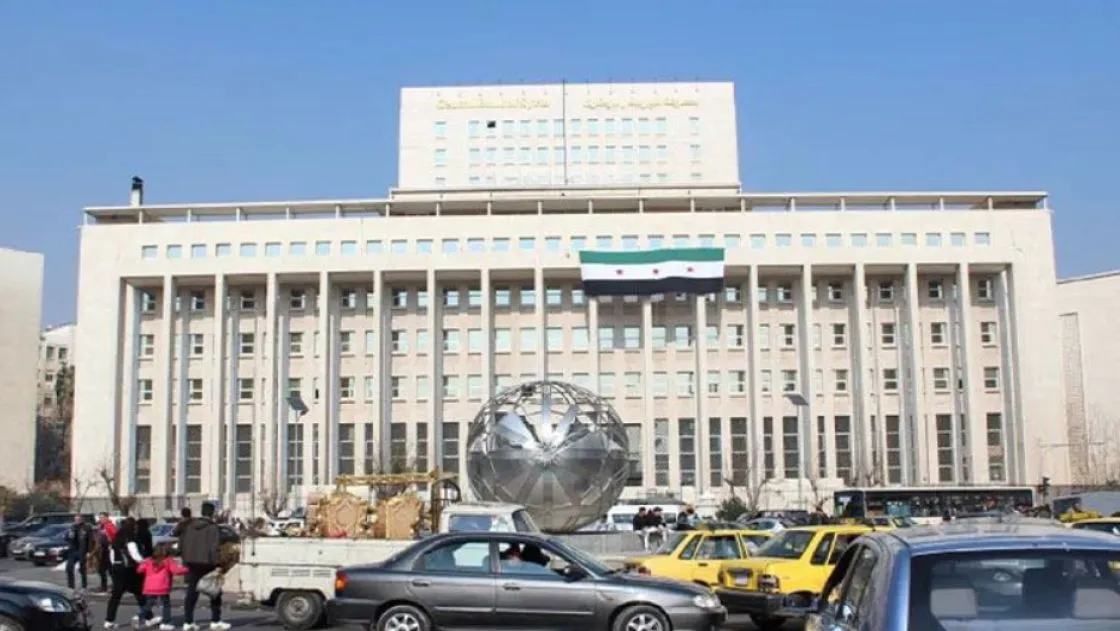 حاكم المصرف المركزي يشيد بالتقدم المالي… وبيمو السعودي الفرنسي يعود إلى سوريا