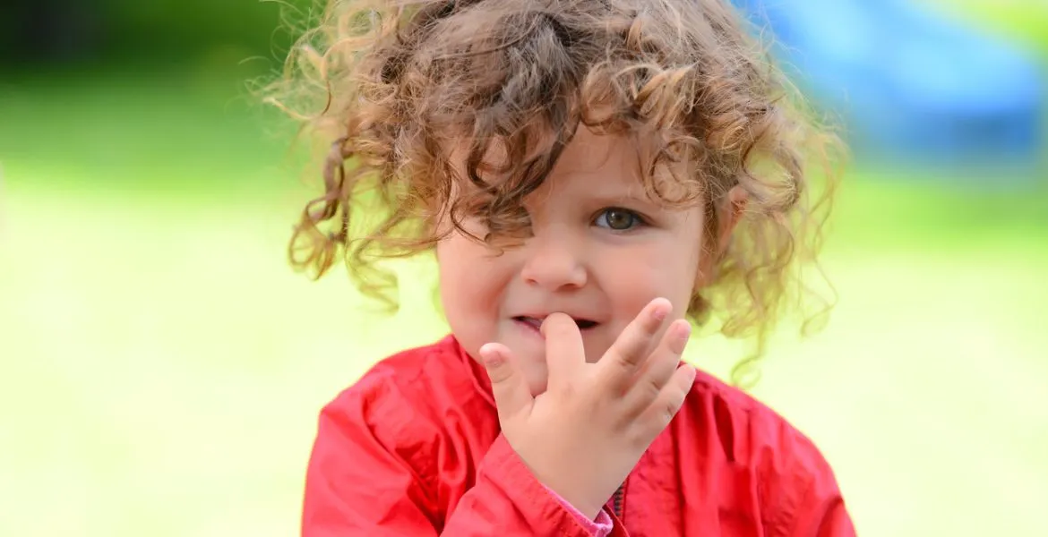 عادات الأطفال ومهارات الأمهات: الإقلاع عن قضم الأظافر