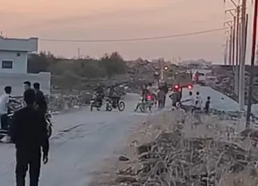 قوات اسرائيلية تنصب حواجز في القنيطرة وتطلق النار لتفريق متظاهرين غاضبين