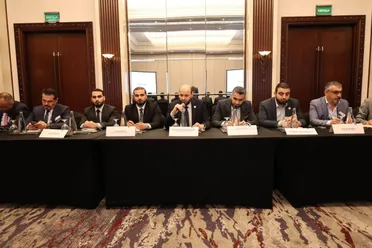 اجتماع دولي في أبوظبي يبحث فرص الاستثمار والتعافي السريع في قطاع الطاقة السوري