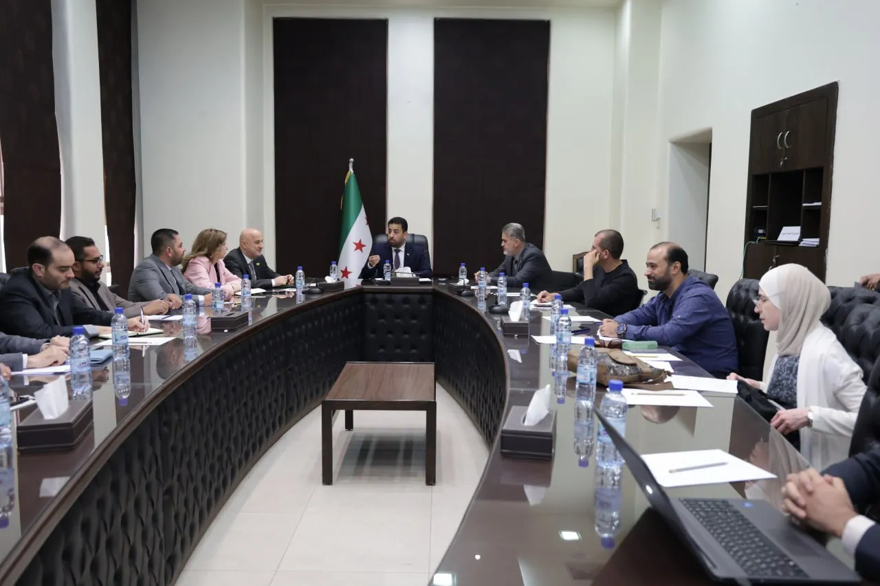 وزارة الصحة تبحث تعديل الرواتب والأجور للعاملين في القطاع الصحي