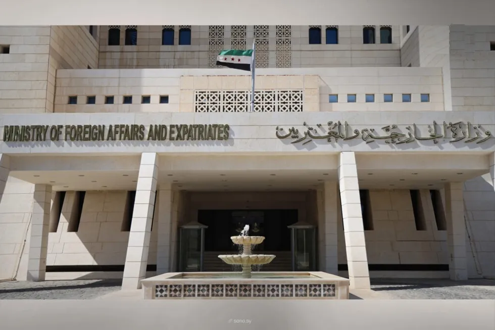 الخارجية السورية تنفي وجود خطط أمريكية لإنشاء قاعدة عسكرية في دمشق