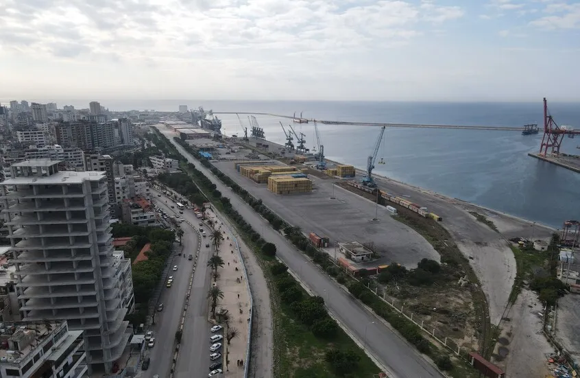 صفقة جديدة بين موانئ أبوظبي و"CMA CGM" لتعزيز قدرات ميناء اللاذقية